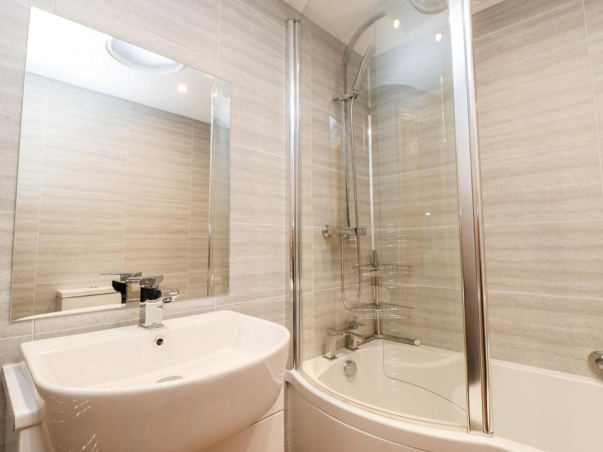 Flat Above 27 Villa Bishop Auckland Bagian luar foto