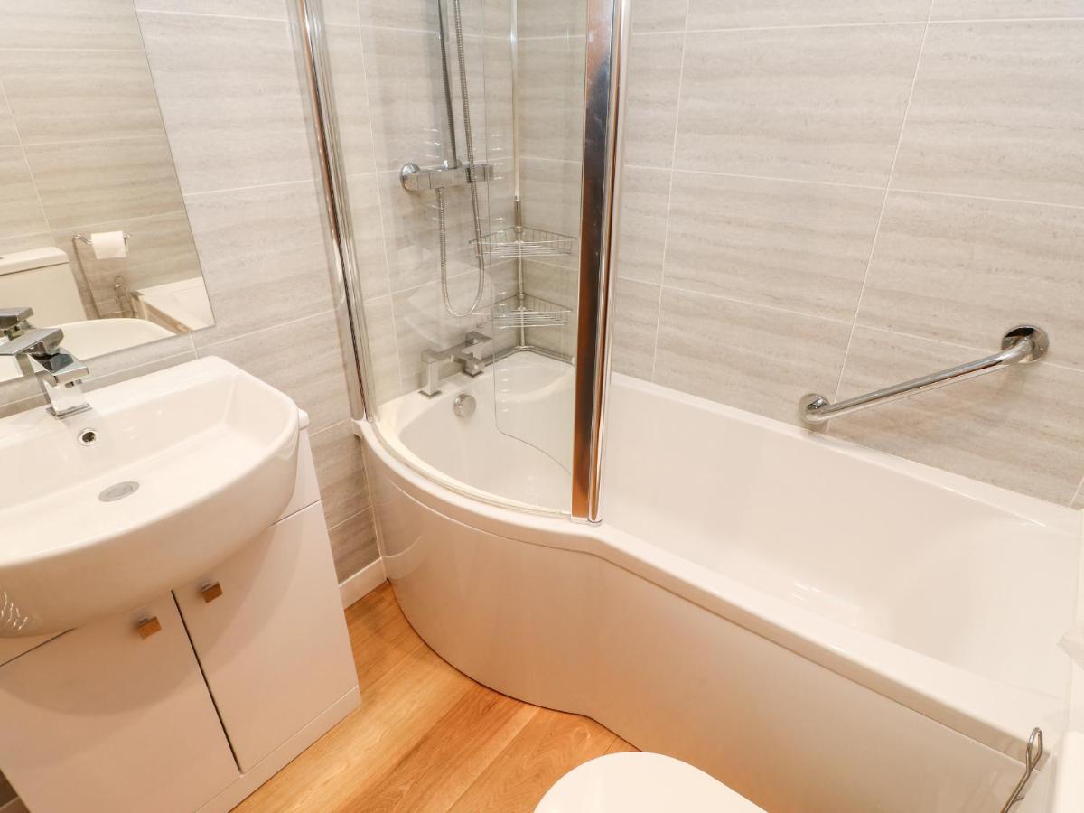 Flat Above 27 Villa Bishop Auckland Bagian luar foto